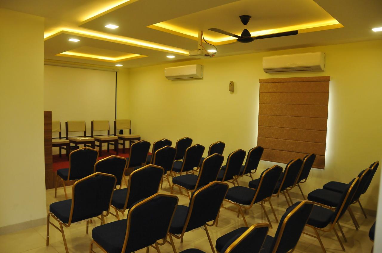 Hotel Pasupala Grand Anantapur Dış mekan fotoğraf