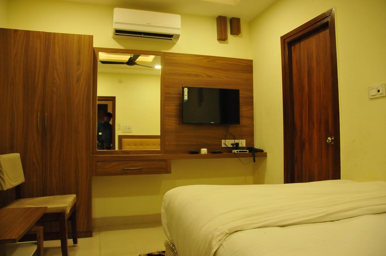 Hotel Pasupala Grand Anantapur Dış mekan fotoğraf